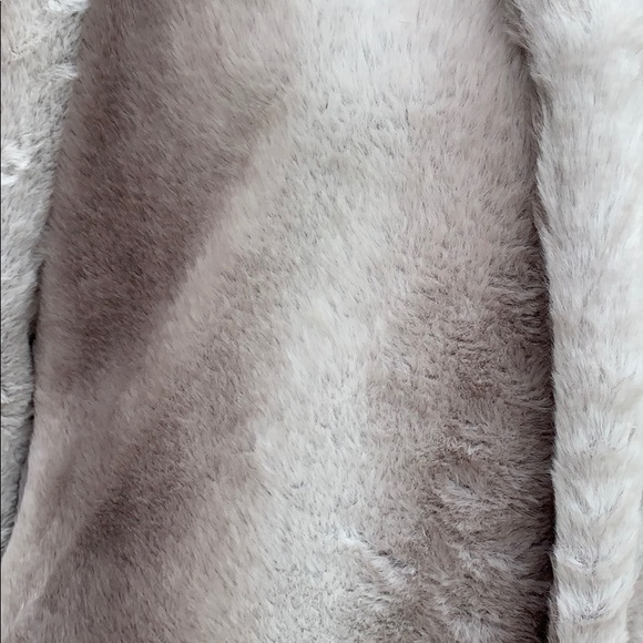 🎉HOST PICK🎉GRAY/WHITE FAUX FUR LINED LONG COAT - Picture 6 of 8